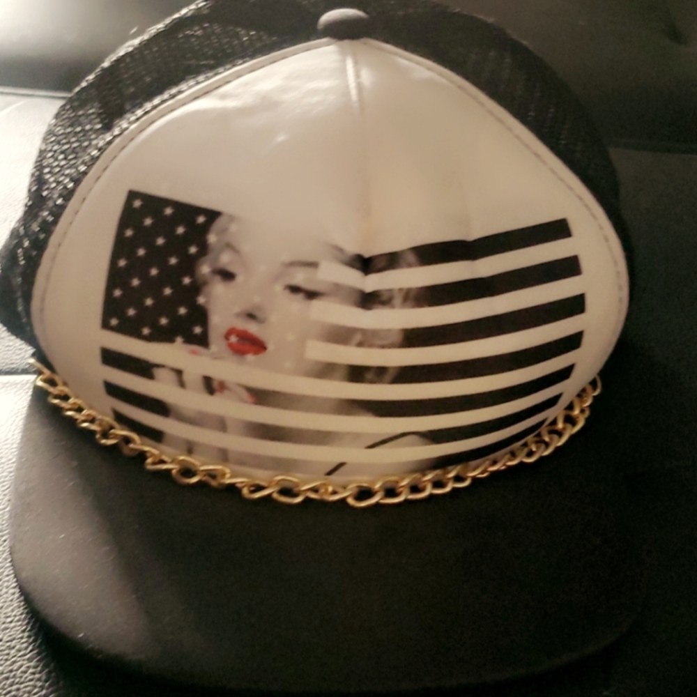 Marilyn Monroe hat with gold chain